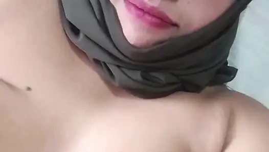 Couppilsmallu enjoing in bed room
