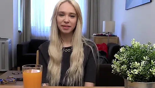 Siswa seksi membutuhkan uang tunai- Wawancara