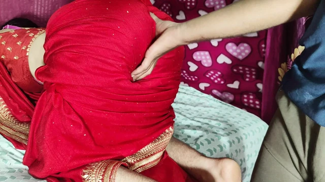 Indian Bhabhi Bebo's first time, Suhaagraat with her husband