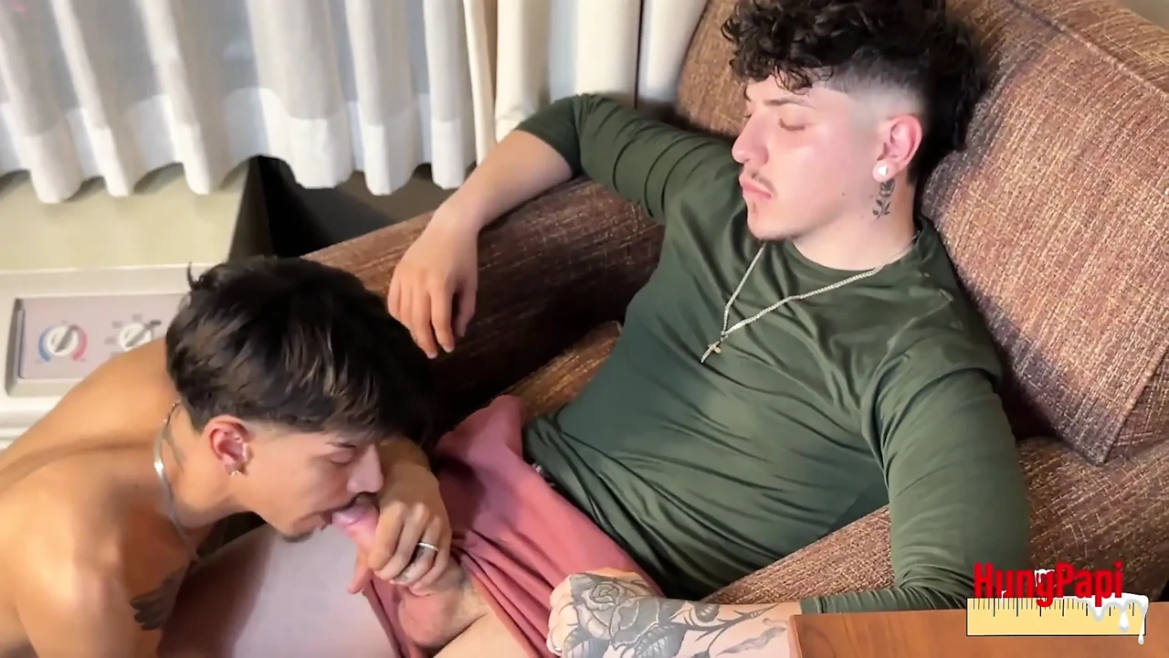 Jizz Huge Cock Hung Papi Facial! Big Cumshot