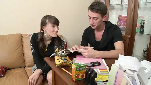 Шаловливая тинка любит трах в задницу и камшот на лицо
