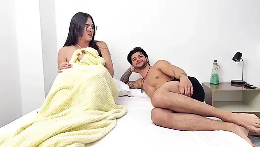 Stiefschwester mit perfektem körper reitet und fickt den großen schwanz des stiefbrurs, Intensiver fick