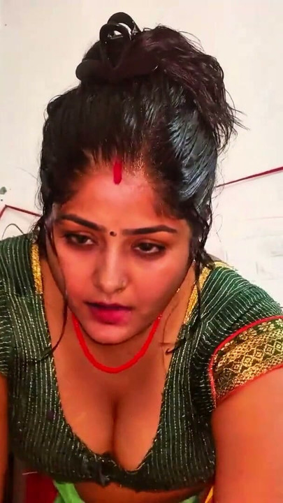 Desi Bhabhi face sex cu iubitul în timp ce vorbește la telefon cu soțul sex hindi | Clip 1