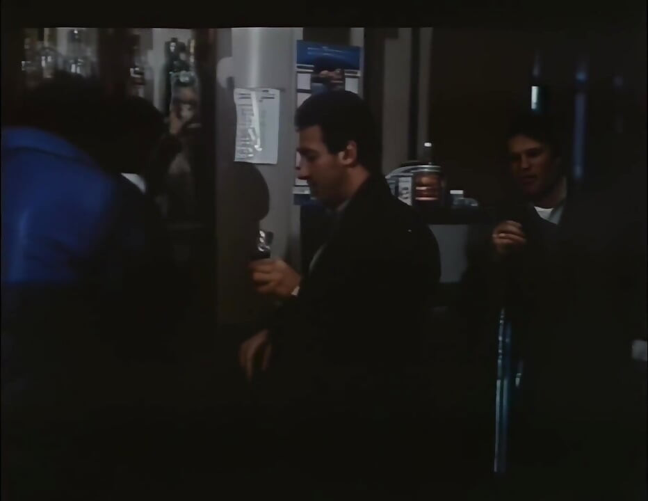 그 창녀는 매우 도발적이다