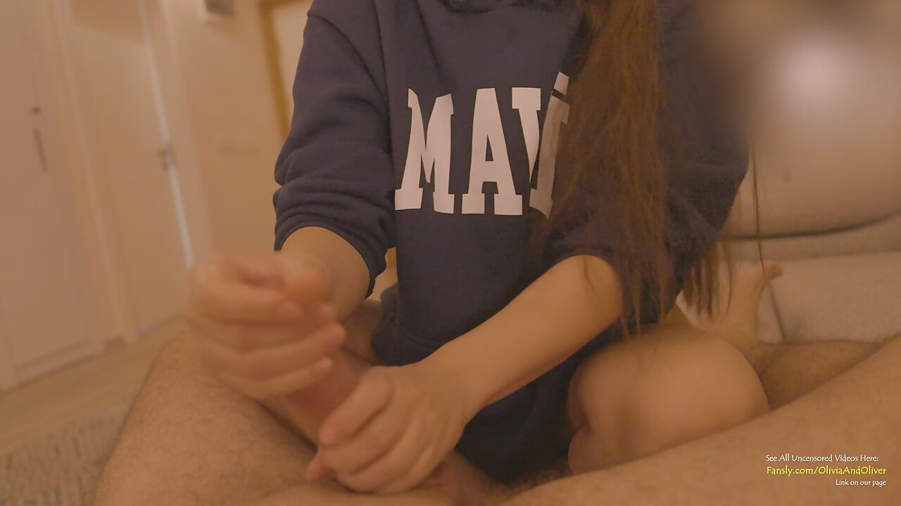 Langhåret skjønnhet gir meg blowjob og tar cumshot