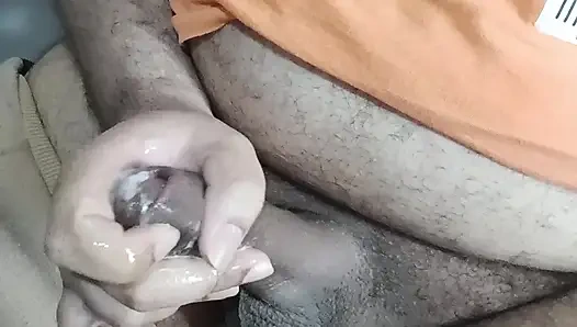 Cewek itu mergokin aku lagi coli