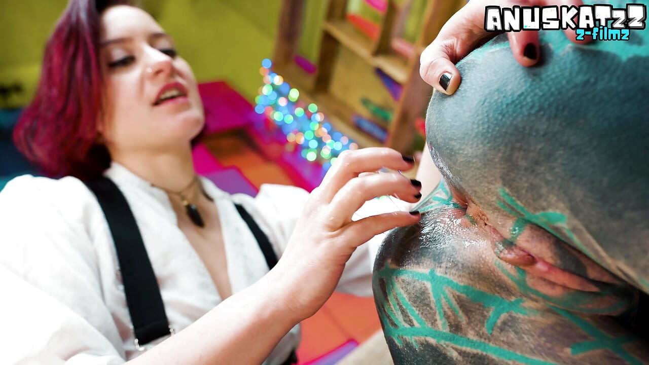 EXTREMA ANAL FISTING SESSIONER FÖR TATUERAD brud