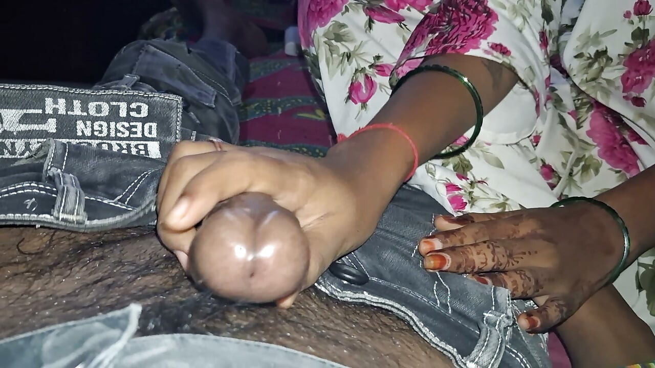 kaamuk yuva bhaabhi na apne davar ka gahre tanah lya