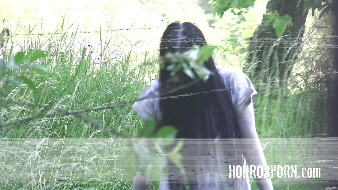 The girl from the well (Horror Porn)
