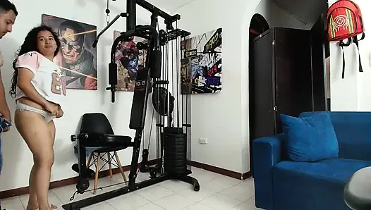 ONU KENDINI SIKMESI IÇIN EĞITMEYI SEVIYORUM