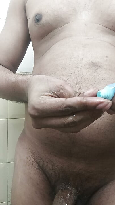 デシボーイがマスターベーションとセックスをしている