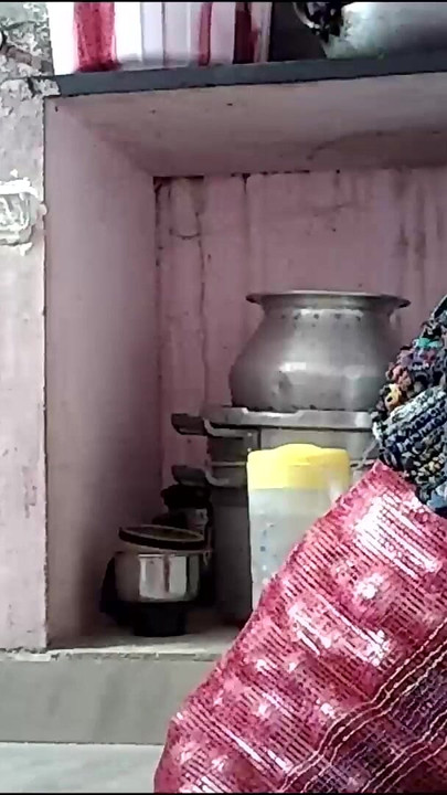 "भारतीय घर की पत्नी बड़े काले स्तन" से महत्वपूर्ण क्षण