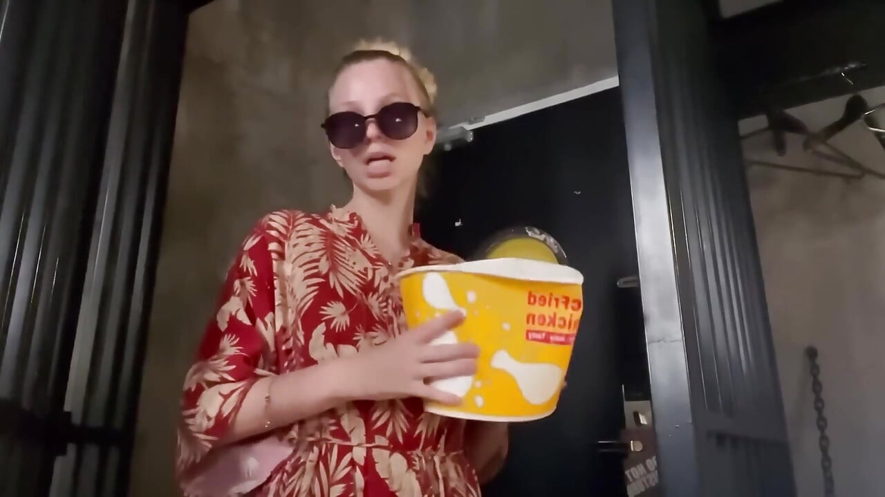 Dan 1 u službi vrhunske Femdom božice Asmr Igranje uloga