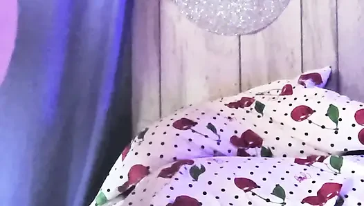 Kıllı amını tıraş ederken boşalıyor azgın çıldırıyor