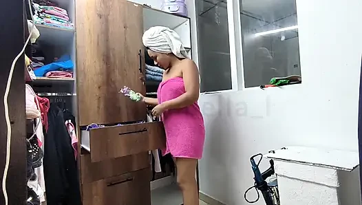 Senin için iç çamaşırımı giyiyorum üvey baba