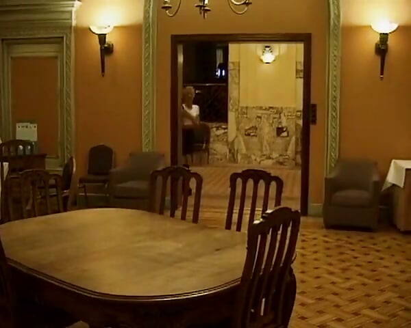 Fransa'dan gerçek amatör sarışın ev yapımı seansta anal sikiliyor