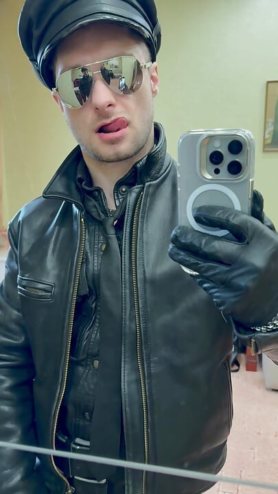 ตํารวจหนัง Kinkysirius ในหนังตัวเต็มโดนเย็ดเปลื้องผ้าหนัง