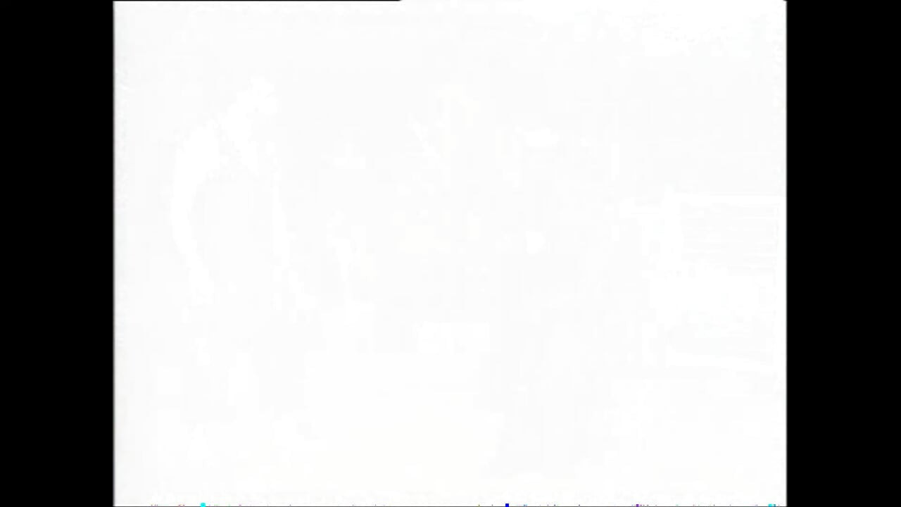 İki güzel sarışın sürtüğün götü üç canavar siyah yarakla sikiliyor ve boşalıyor