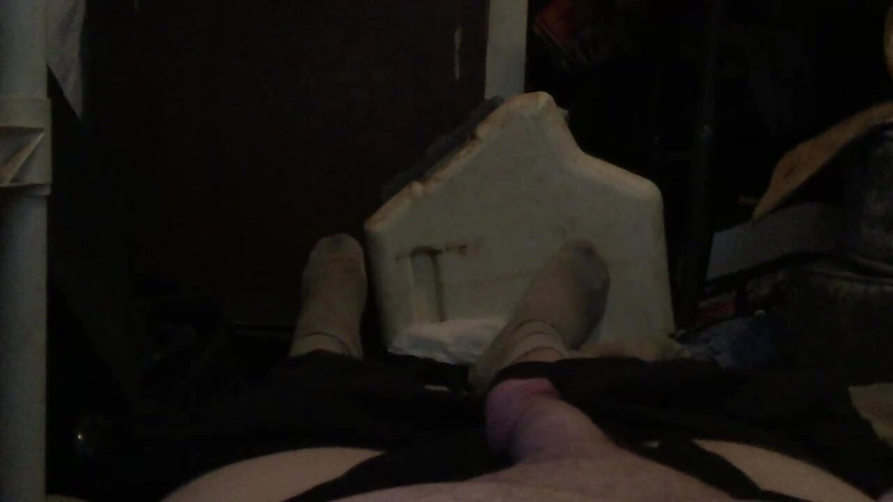 FatAssSmallDick pov kleiner schwanz wichst und kommt orgasmen auf seinen bauch