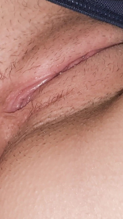 我上大學的第一天 - 巨屌第一次操我緊緻的18歲女學生屁股（免費給我添加裸照） | 短片 2