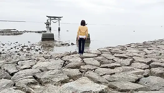 Outdoor Exposure in Ultra-low-rise Jeans