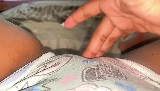 Komşunun sıkı amcığı, kocasının haberi olmadan bana video gönderiyor