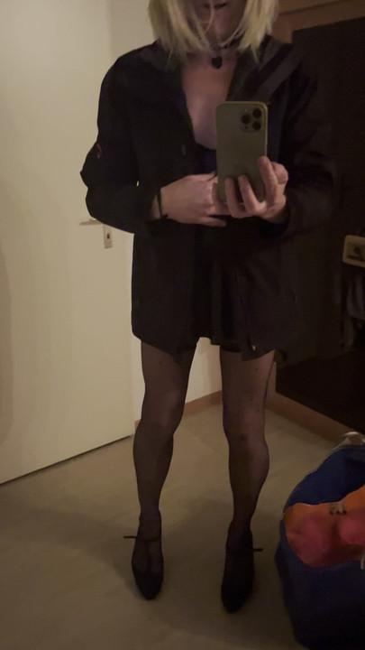 Crossresser going out in a sexy dress