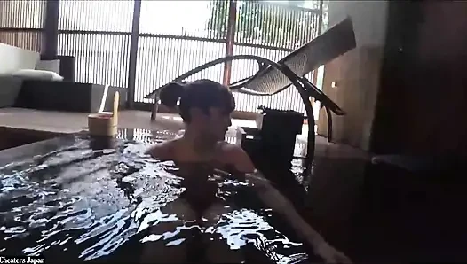 semok cewek cantik ini dientot habis-habisan di onsen pribadi