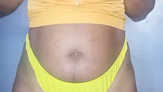 Milf panas bermain dengan sumbat anal