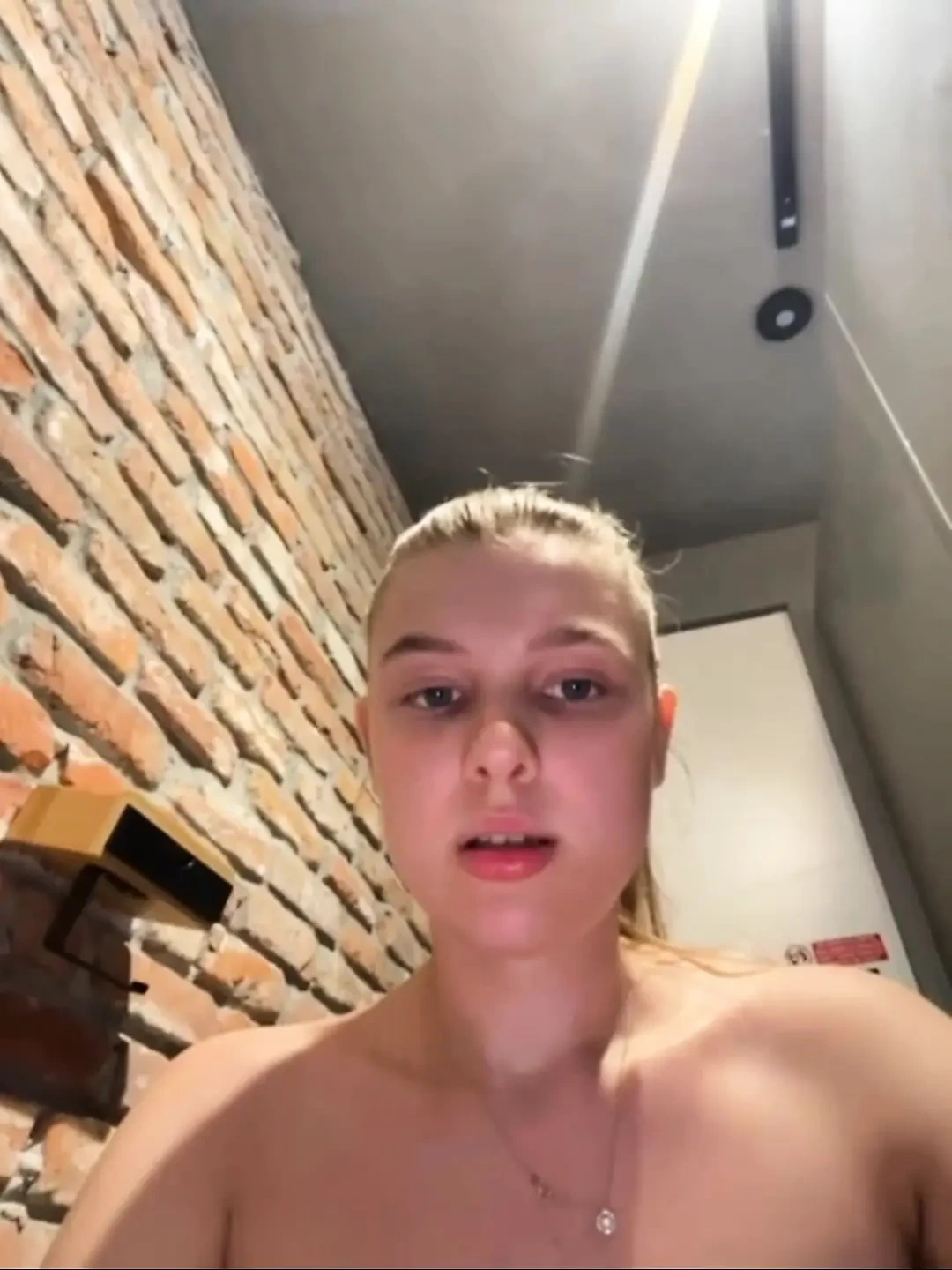 Incredible squirting in the gym