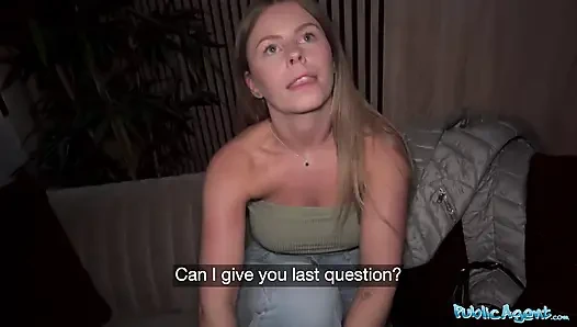 This girl looked lost - Public Agent