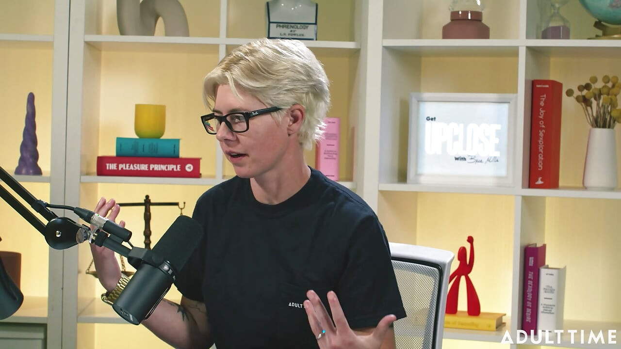 Breaking Shame Cycles & Being True to Yourself, with Khloe Kingsley! | the Adult Time Podcast