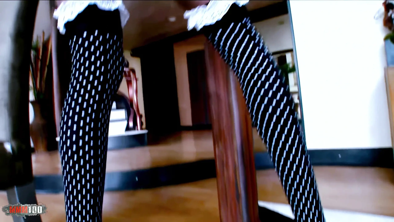 娇小的黑人女神艾莎·安德森被巨大的黑鸡巴操菊花