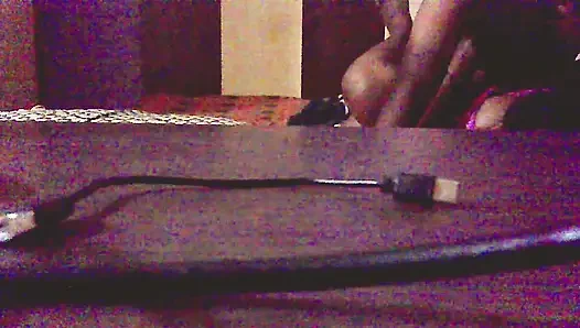 Pasangan desi berhubungan seks di kamar