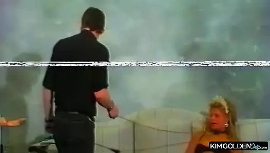 Dominanter Hengst zaehmt devote Rothaarige