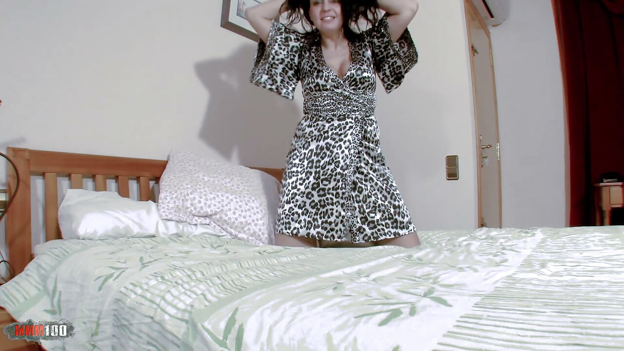 Sonia Rox Spanish MILF Sonia Rox Stripping Live on the Webcam