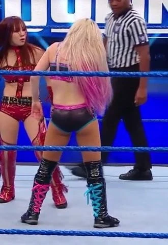 WWE - Kairi Sane vs Alexa Bliss