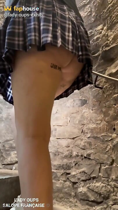 跟著我的迷你裙和我的肛塞