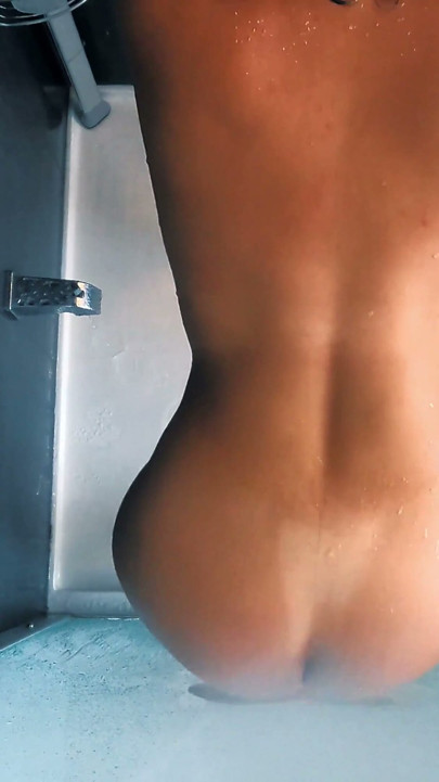 MILF PLAYING WITH HER WET PUSSY IN THE SHOWER | Clip 1