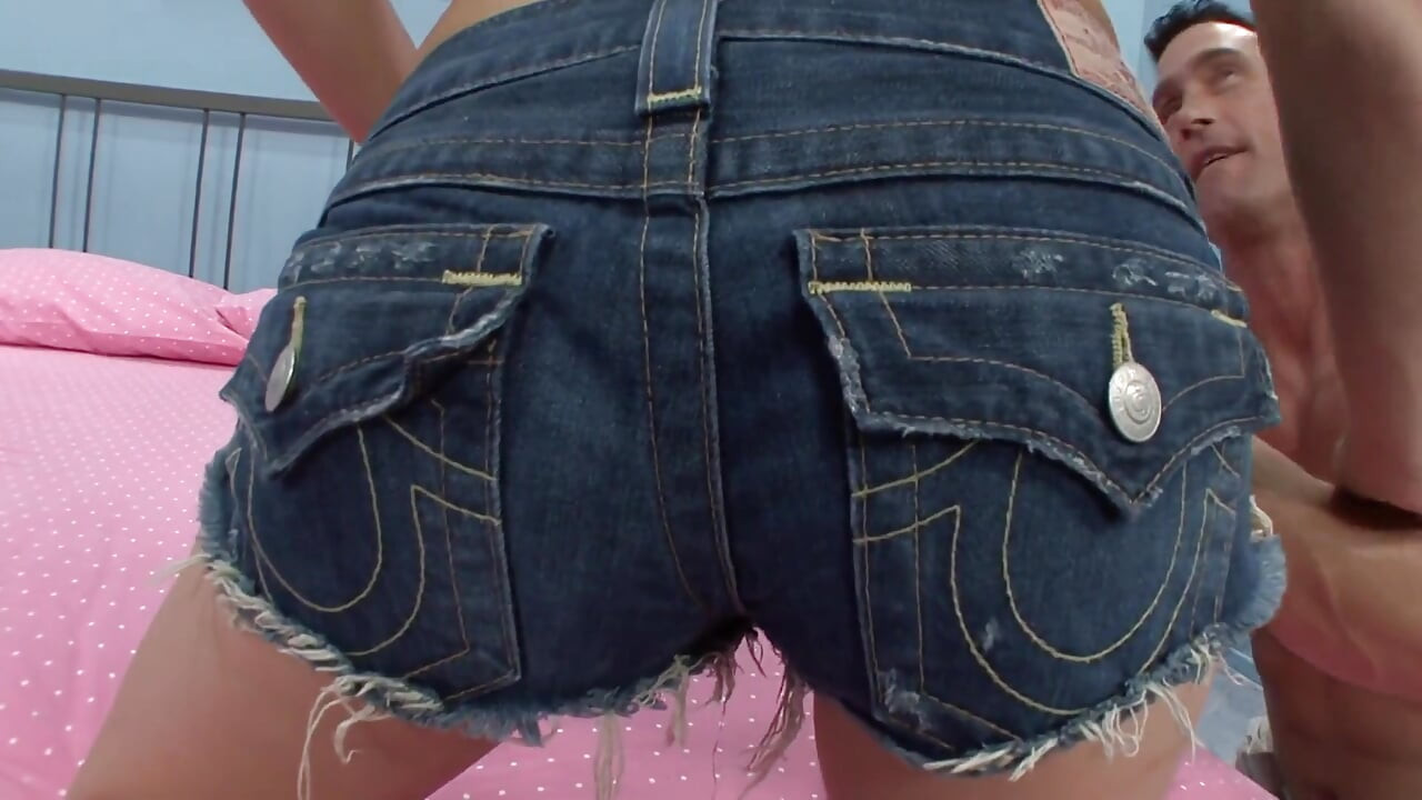 Очаровательная сочная шкатулка крошки ожидает широко раскрытого для большой любовной палки, подпрыгивать это