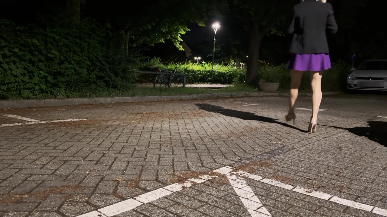 I test 2 different tights with penis sleeve pissing