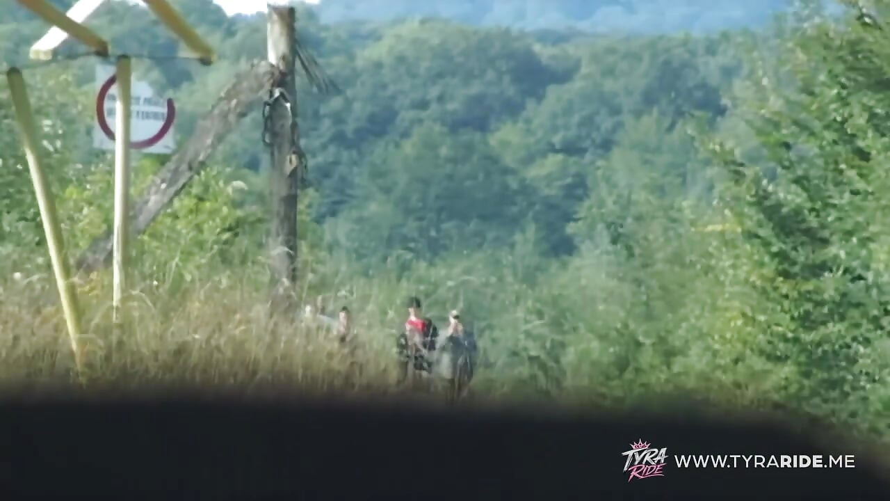 Za kulisami film dla dorosłych z blondynką i brunetką