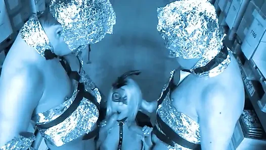 Deutsche Dominanz, Blonde Schlampen in Käfig Und Badezimmer