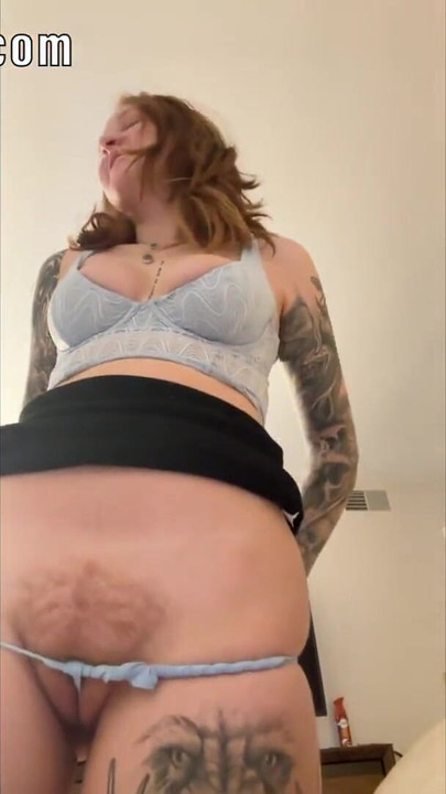 Si rambut merah yang bertatu menggunakan batang keras awak untuk keseronokannya sebelum meninggalkan (dia berterima kasih selepas itu) - senarai main Elizabeth | Klip 2