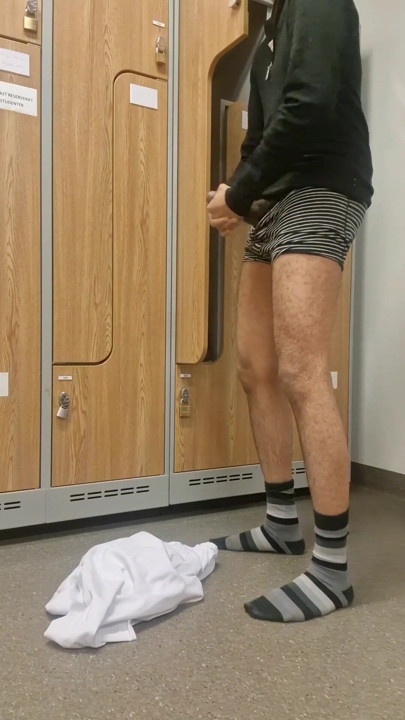 Lockerroom boner | Clip 1