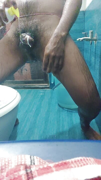 bathroom ke andar me hai Amit ka bahan ko yaad kiya Or unka Chhota chhota chheda me