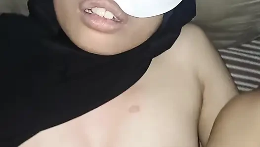 Beautiful 18-year-old hijab girl enjoys it so much that she sighs deliciously