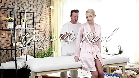 Massageräume - die wunderschöne frau karol lilien reitet den schwanz der masseuse, bis sie heißes sperma nimmt