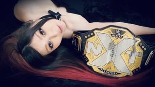 Promo caliente de Io Shirai para Sasha Banks