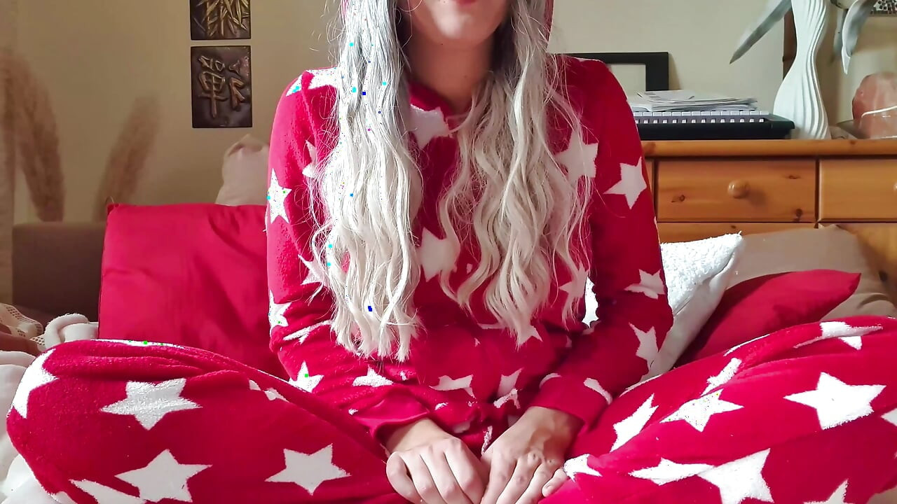 German Teen Anal play in the morning in her pajams (Deep Anal)